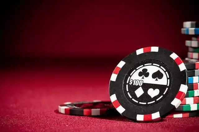 kpkp11 စလော့ဂိမ်း APP မိုဘိုင်းဖြင့် Slots ကစားနေသောမြင်ကွင်း